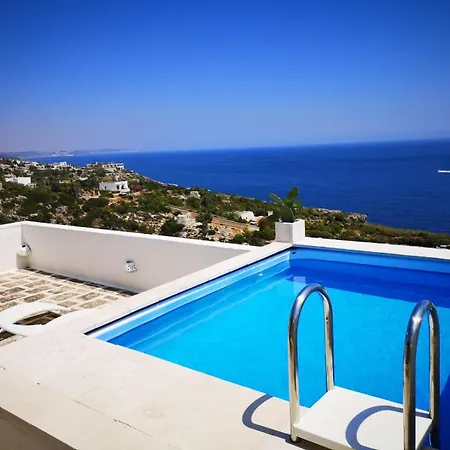 シャレー Blu Sul Mare E Swimming Pool トリカーゼ